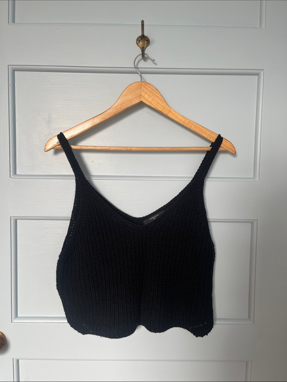 Black Knit V-Neck Cropped Tank - Women